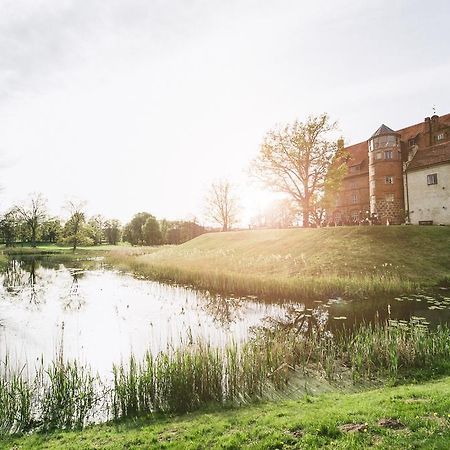 Hotel Schloss & Gut Ulrichshusen エクステリア 写真