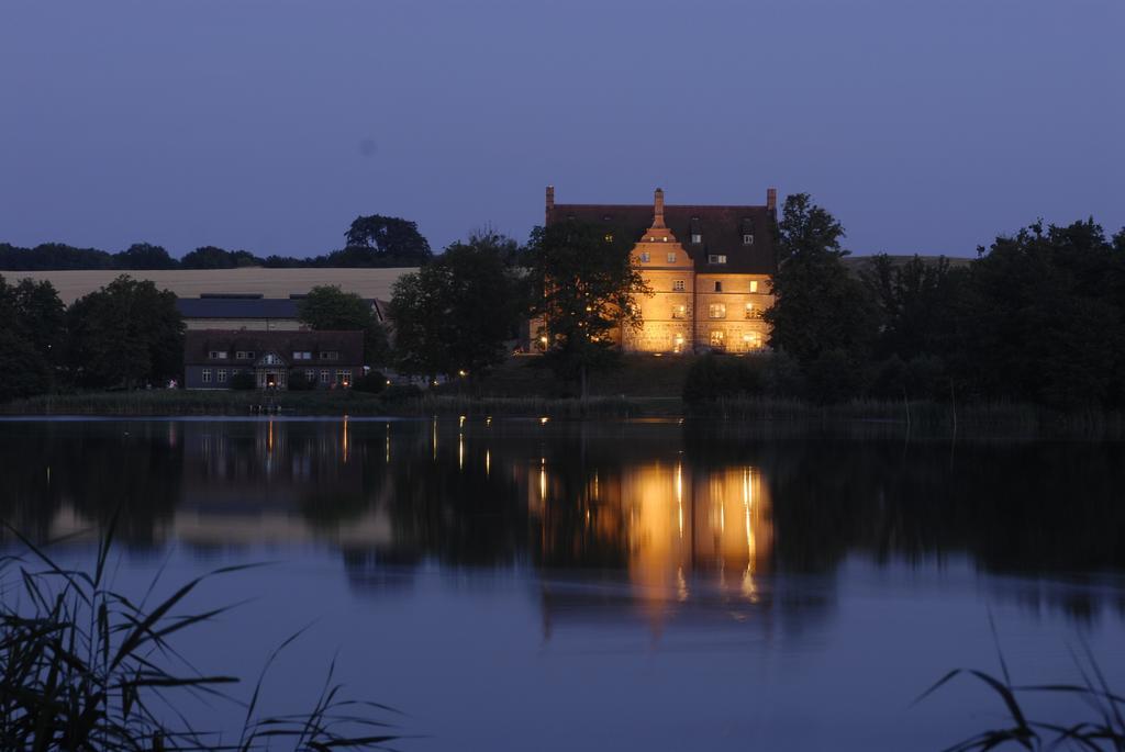 Hotel Schloss & Gut Ulrichshusen エクステリア 写真