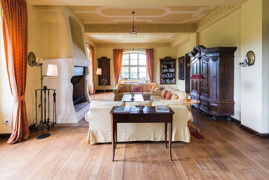 Hotel Schloss & Gut Ulrichshusen エクステリア 写真