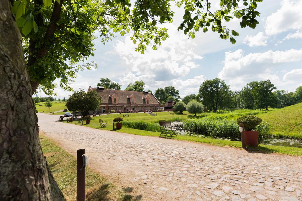 Hotel Schloss & Gut Ulrichshusen エクステリア 写真