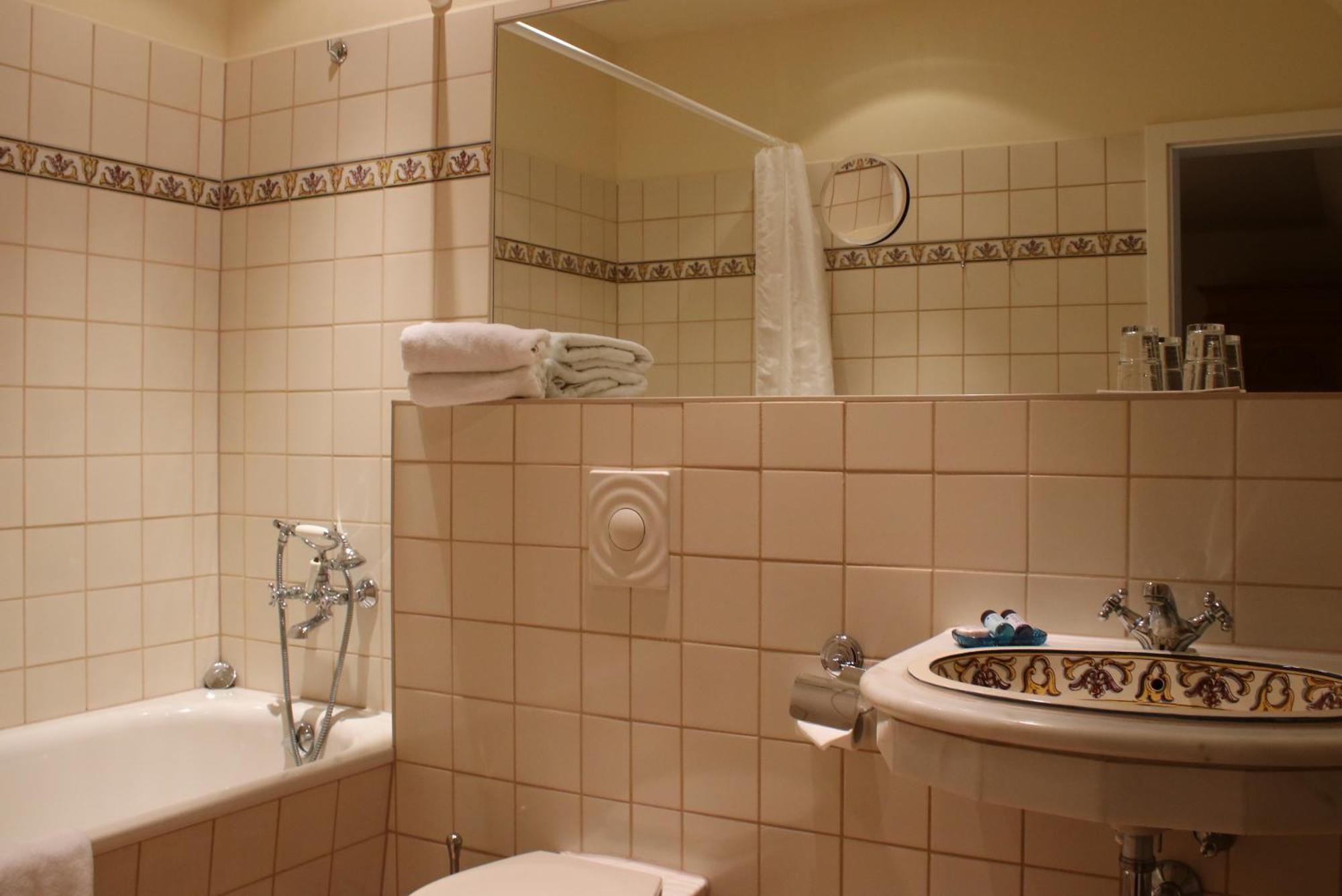 Hotel Schloss & Gut Ulrichshusen エクステリア 写真