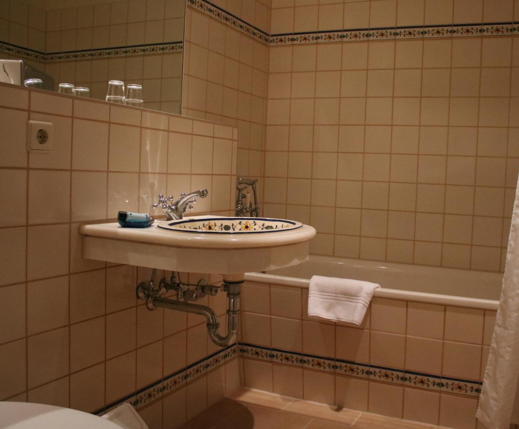 Hotel Schloss & Gut Ulrichshusen エクステリア 写真