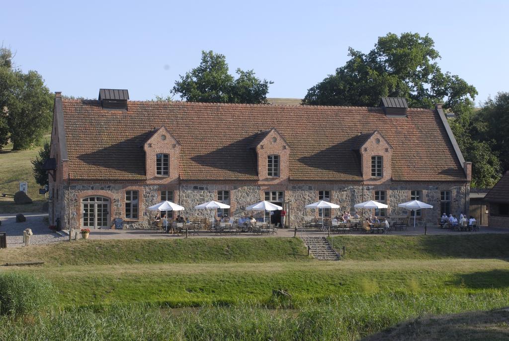 Hotel Schloss & Gut Ulrichshusen エクステリア 写真